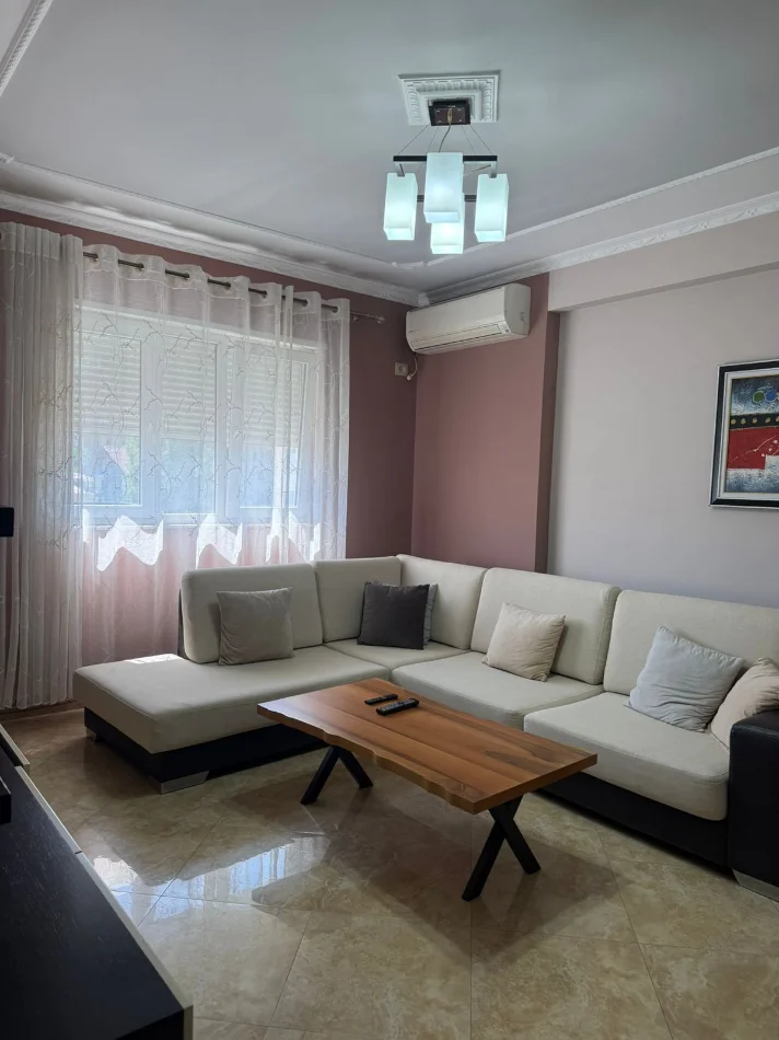 Tirane, jepet me qera apartament 2+1+Aneks+Ballkon Kati 5, 100 m² 650 €