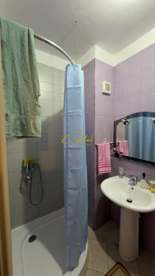 Tirane, jepet me qera apartament 1+1 Kati 2, 50 m² 450 € (ISH PARKU)