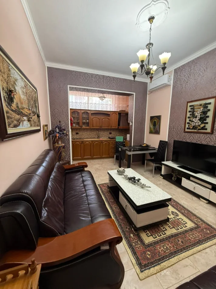 Tirane, jepet me qera apartament 2+1 Kati 2, 65 m² (vasil shanto)