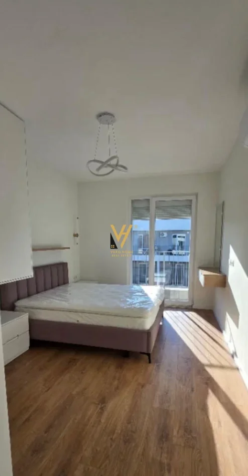 Tirane, jepet me qera apartament 2+1+Ballkon Kati 8, 125 m² 620 € (UNIVERS CITY)