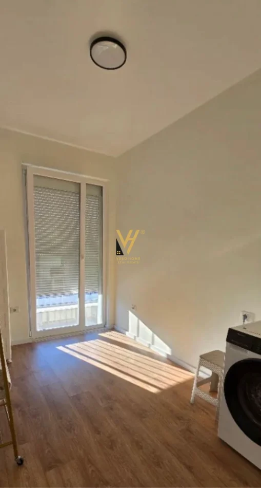 Tirane, jepet me qera apartament 2+1+Ballkon Kati 8, 125 m² 620 € (UNIVERS CITY)