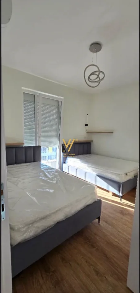 Tirane, jepet me qera apartament 2+1+Ballkon Kati 8, 125 m² 620 € (UNIVERS CITY)
