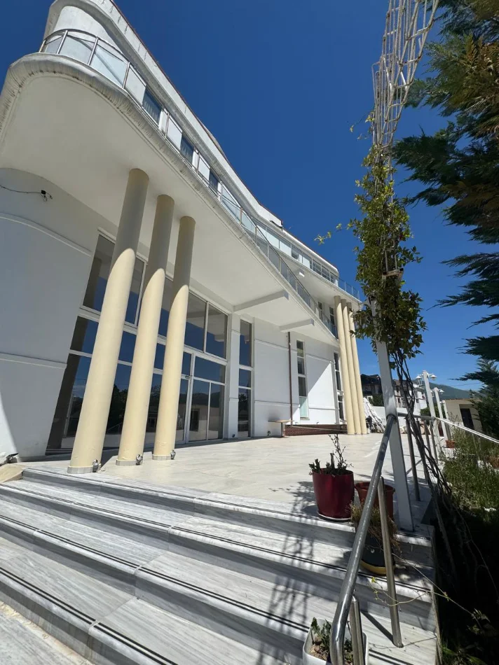 Tirane, shitet ambjent biznesi , 4.940 m² 