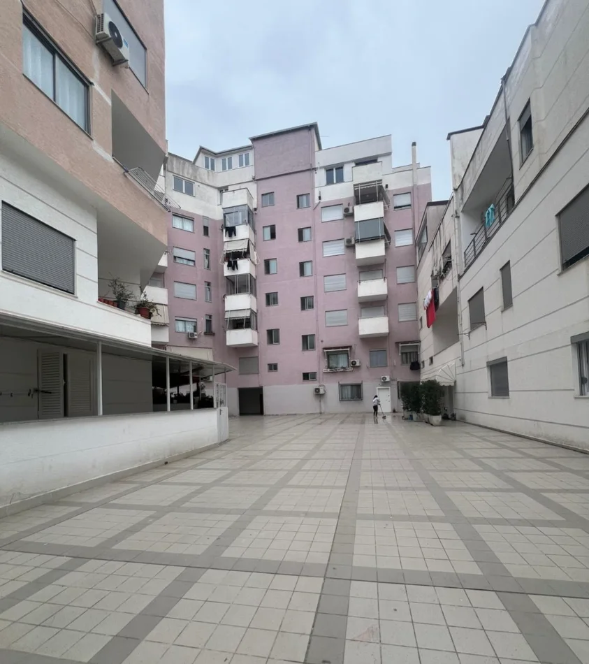 Tirane, shitet apartament 2+1 Kati 3, 81 m² 