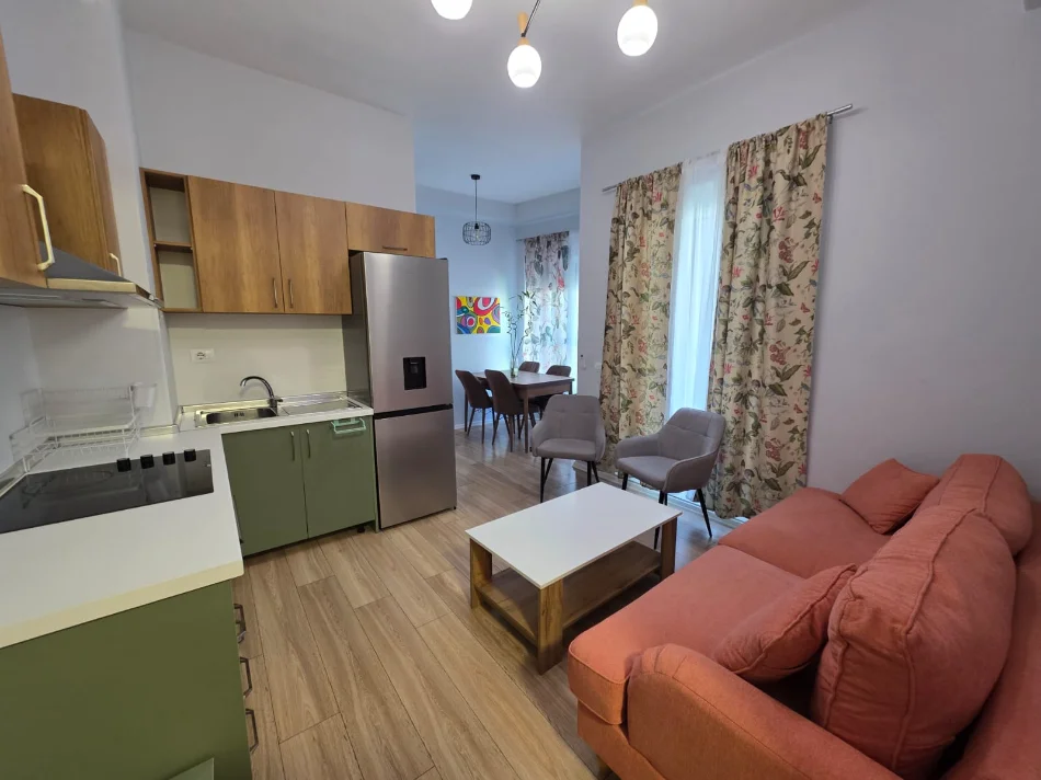 Tirane, jepet me qera apartament 1+1 Kati 5, (Ali Demi)