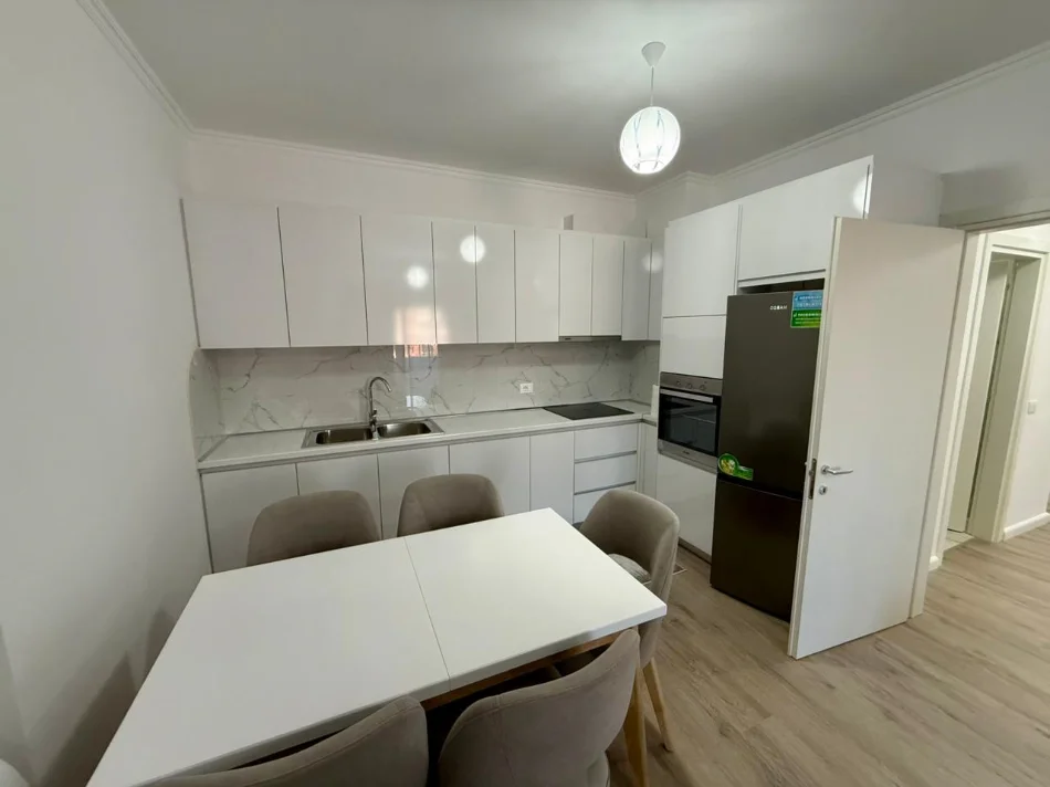 Tirane, jepet me qera apartament 2+1 , (ASTIR)