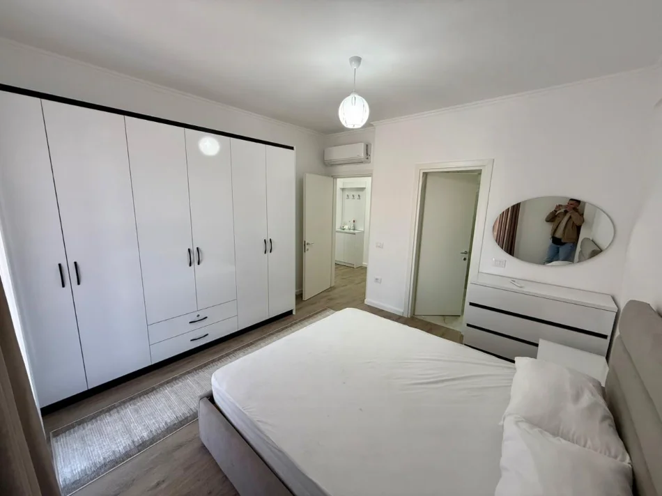 Tirane, jepet me qera apartament 2+1 , (ASTIR)
