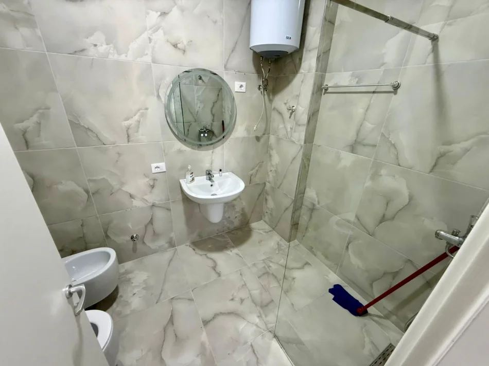 Tirane, jepet me qera apartament 2+1 , (ASTIR)