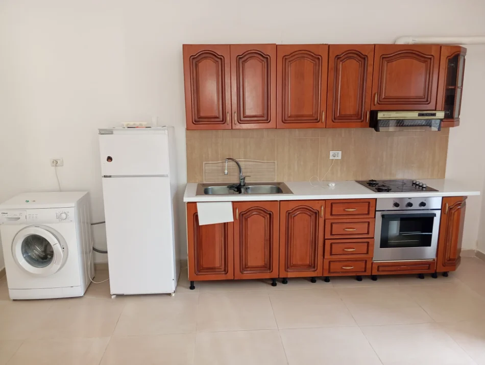 Tirane, jepet me qera apartament 1+1 , (vilat gjermane)