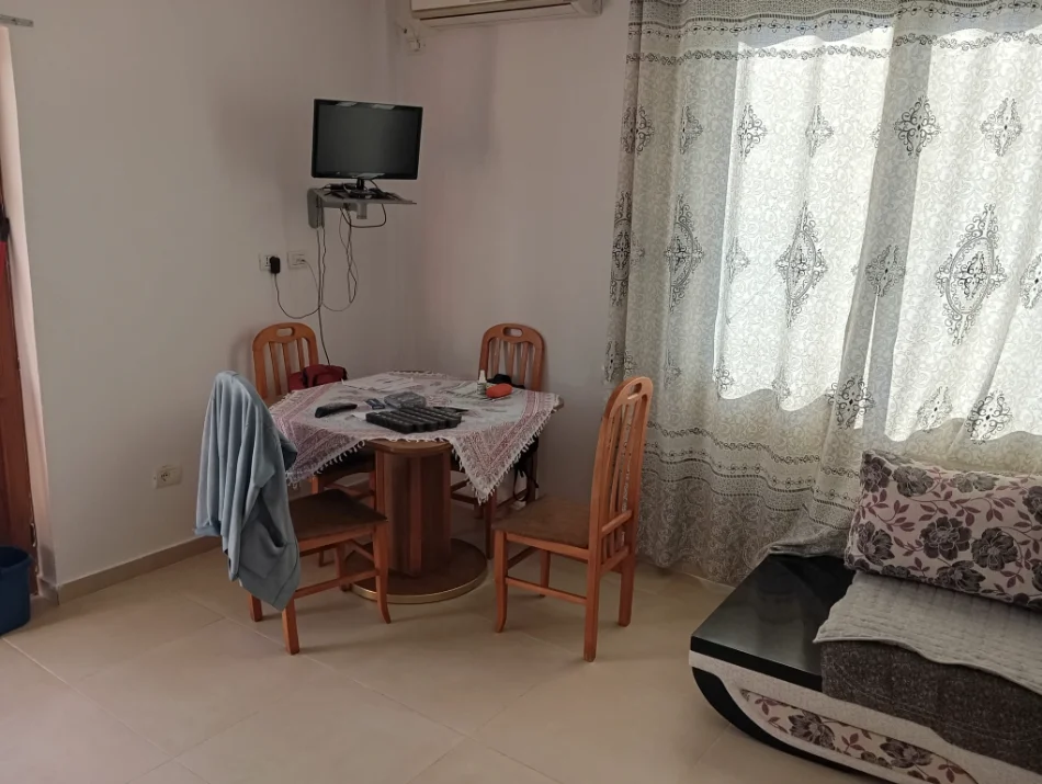 Tirane, jepet me qera apartament 1+1 , (vilat gjermane)