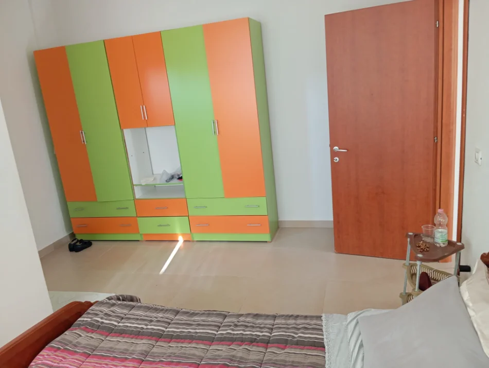 Tirane, jepet me qera apartament 1+1 , (vilat gjermane)