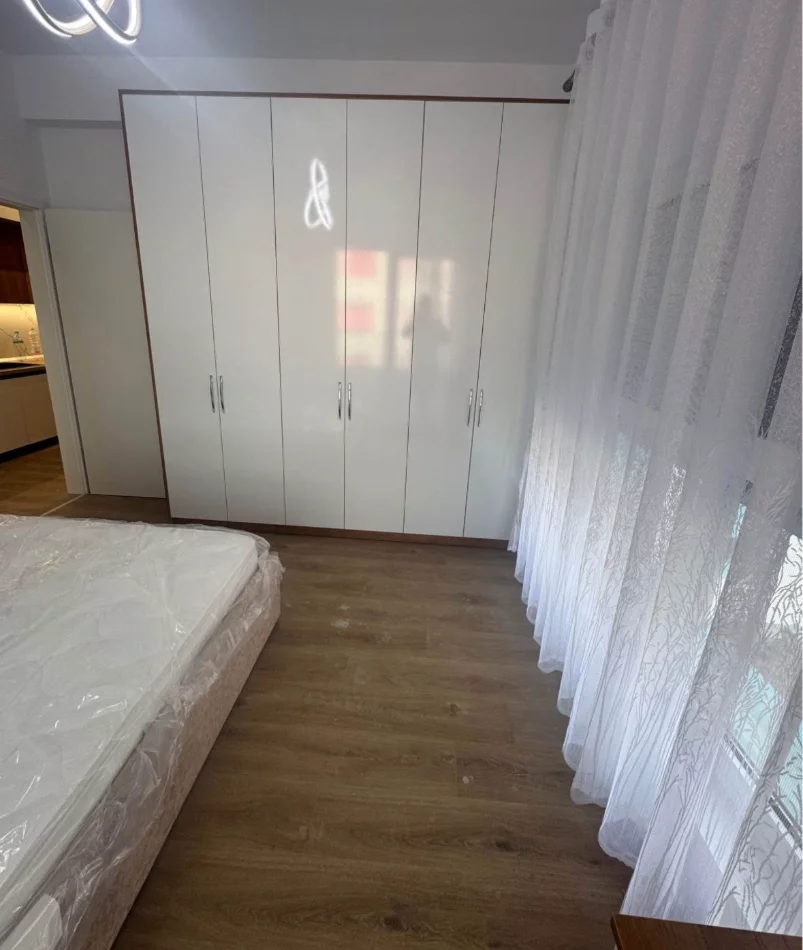 Tirane, jepet me qera apartament 1+1+Ballkon Kati 3, 70 m² 500 € (Kompleksi Kadiu, Ali Demi)