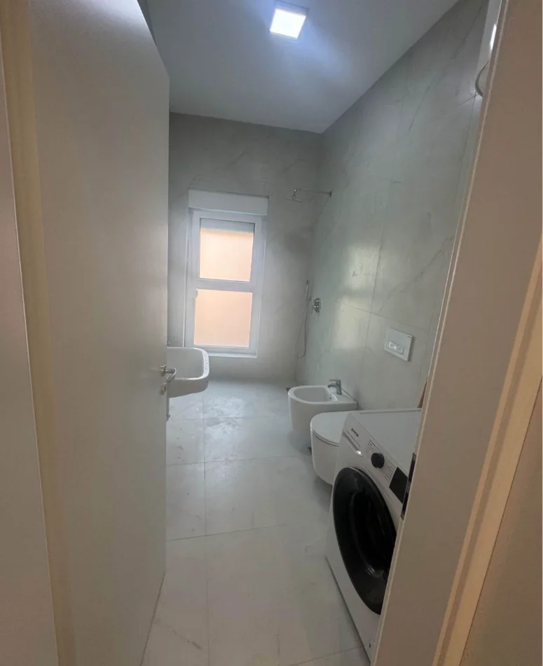 Tirane, jepet me qera apartament 1+1+Ballkon Kati 3, 70 m² 500 € (Kompleksi Kadiu, Ali Demi)