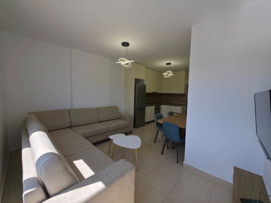 Tirane, jepet me qera apartament 1+1 ,