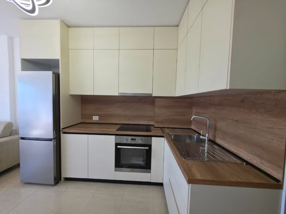 Tirane, jepet me qera apartament 1+1 Kati 3, 420 € 