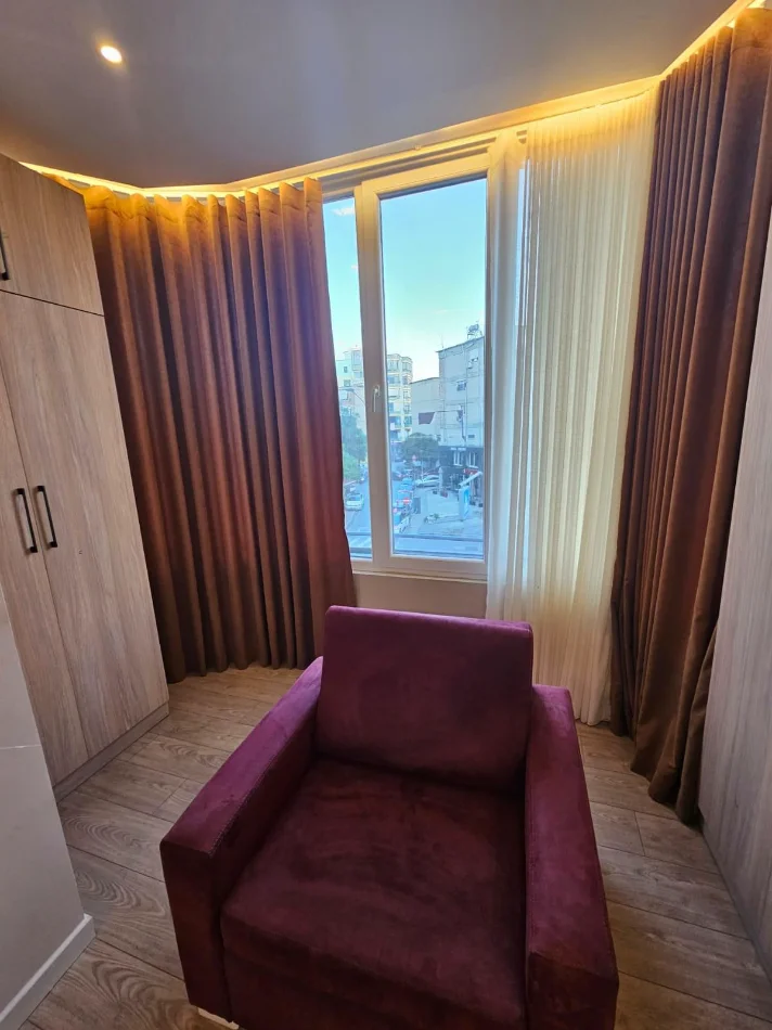 Tirane, jepet me qera apartament 2+1 Kati 2, 80 m² 780 € (PRANE KARBURANTIT SHELL)