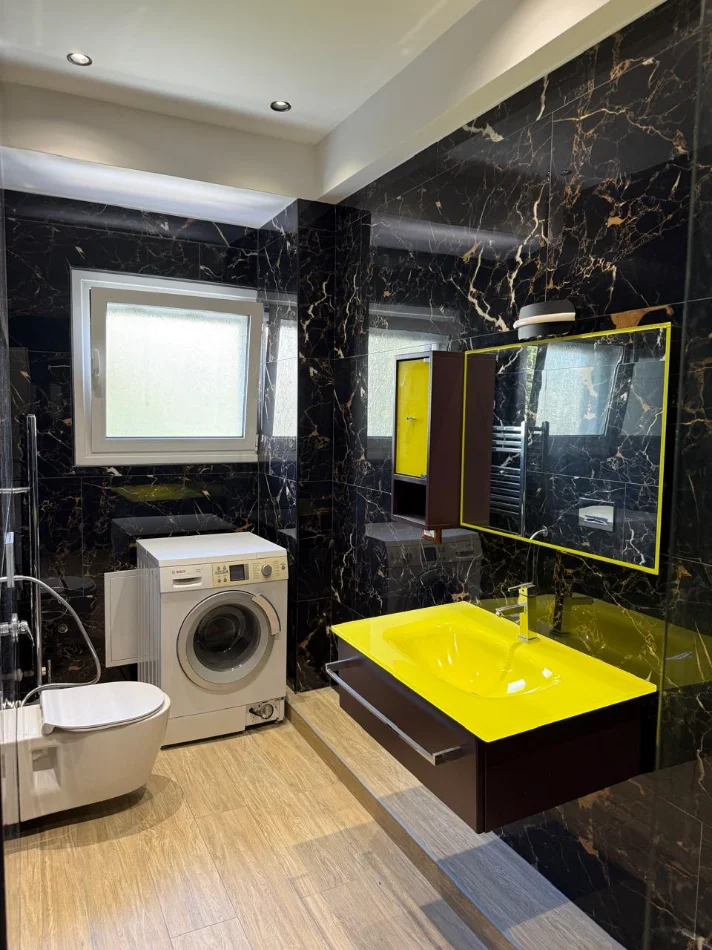Tirane, jepet me qera apartament 1+1 Kati 2, 95 m² 650 € (Rruga Elbasanit, Vilat Amerikane)