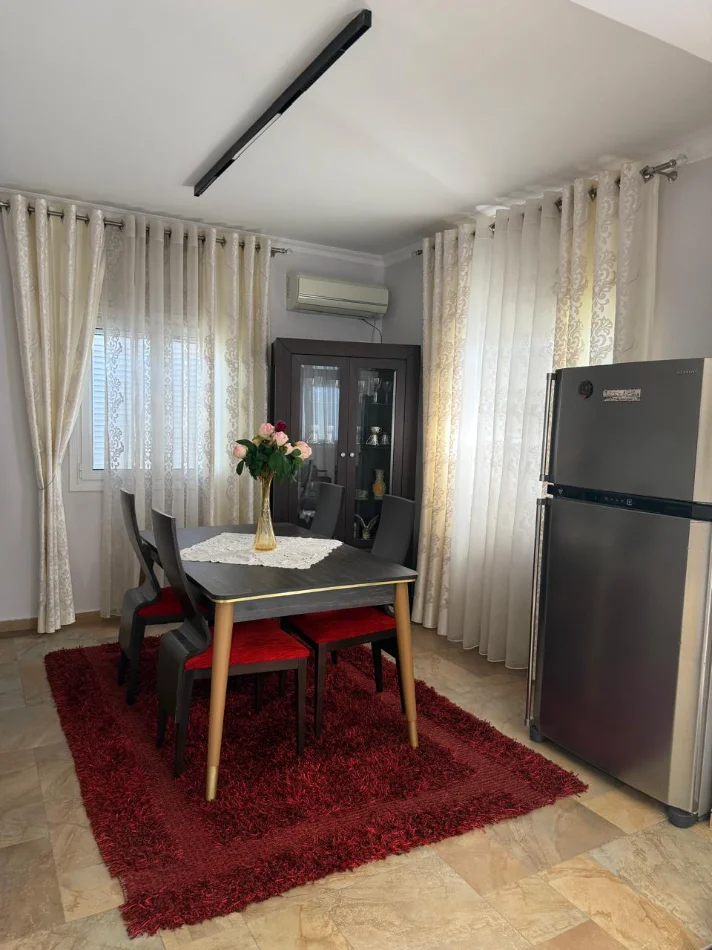 Tirane, jepet me qera apartament 1+1 Kati 2, 95 m² 650 € (Rruga Elbasanit, Vilat Amerikane)
