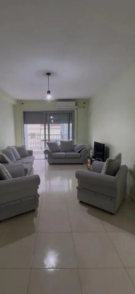 Tirane, jepet me qera apartament 1+1 Kati 4, 60 m² 600 € (KOMUNA E PARISIT)