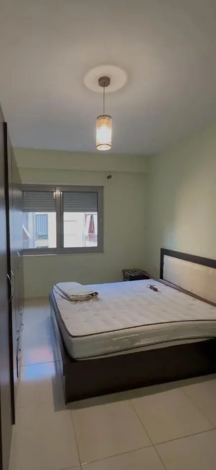 Tirane, jepet me qera apartament 1+1 Kati 4, 60 m² 600 € (KOMUNA E PARISIT)