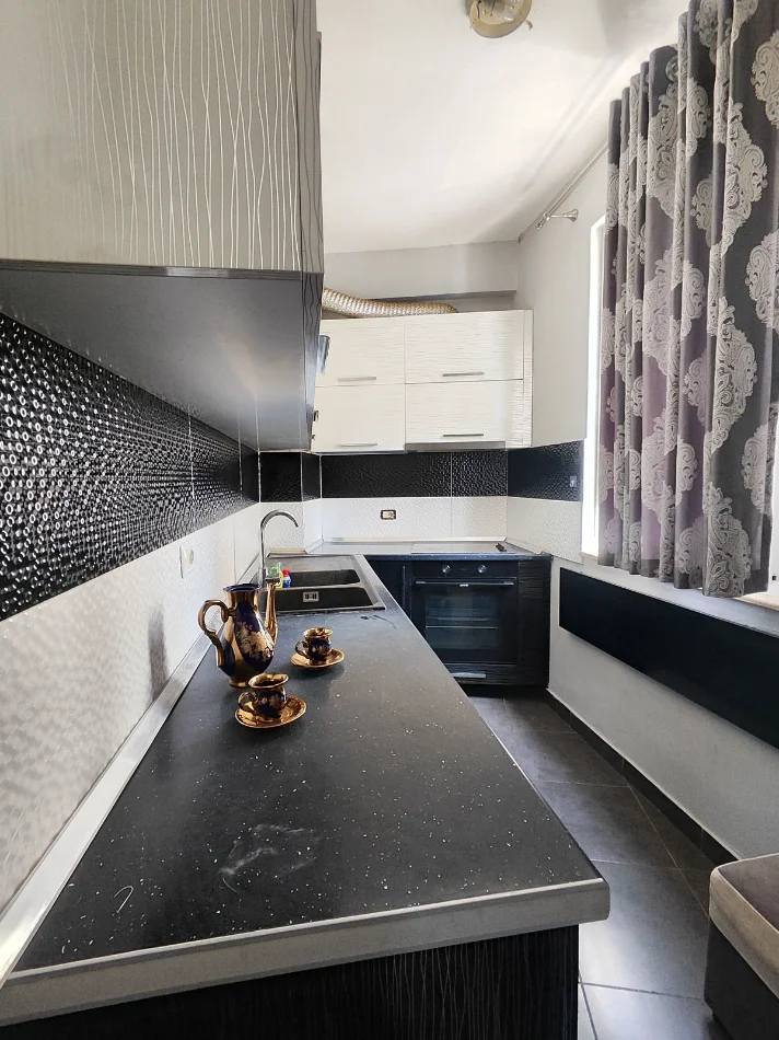 Tirane, jepet me qera apartament 1+1+Ballkon Kati 3, 78 m² 450 € (Astir,Kompleksi Fratari)