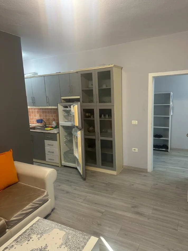 Shqiperi, jepet me qera apartament 2+1 Kati 2, 90 m² 750 € (RRUGA E ELBASANIT)