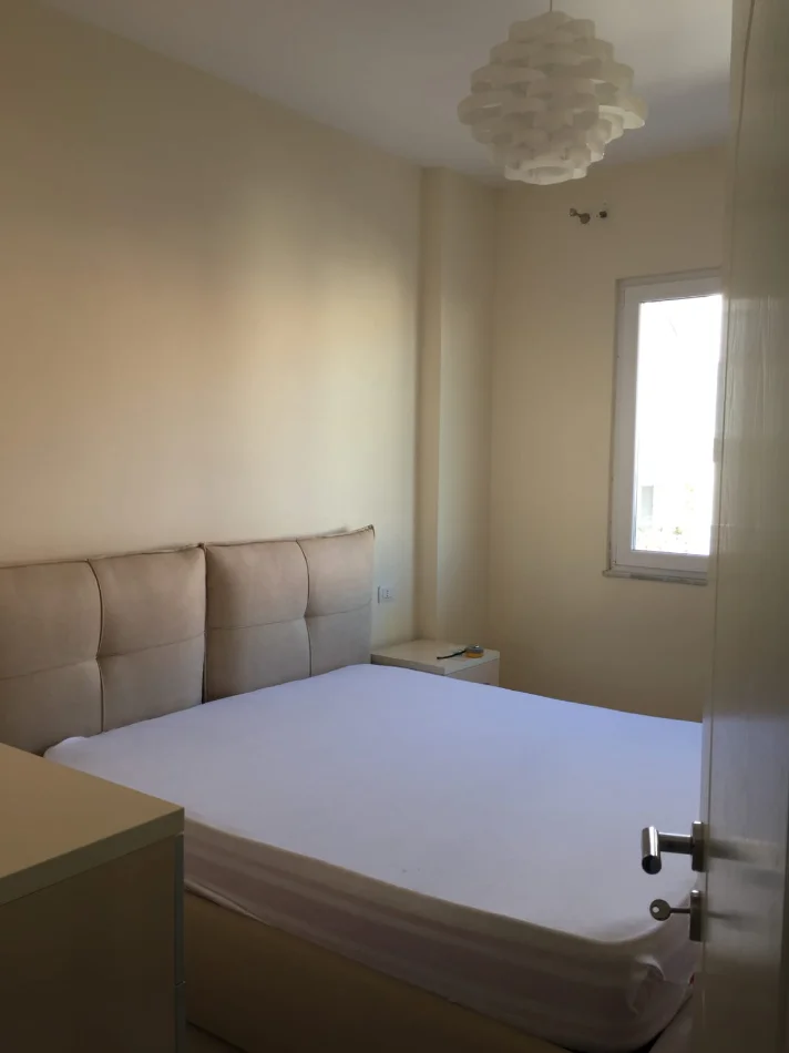 Tirane, jepet me qera apartament 1+1+Ballkon Kati 4, 67 m² 450 € (Rruga Shefqqet Kuka / Fresk)