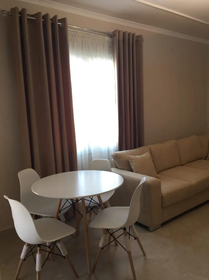 Tirane, jepet me qera apartament 1+1+Ballkon Kati 4, 67 m² 450 € (Rruga Shefqqet Kuka / Fresk)