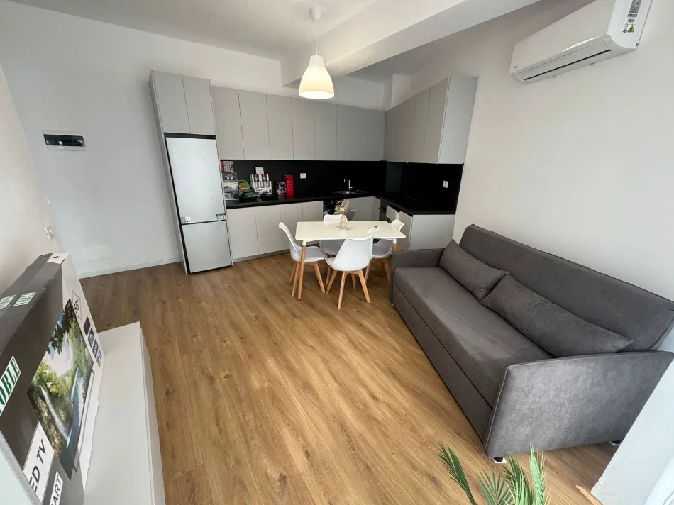 Tirane, jepet me qera apartament 1+1 Kati 6, (Ali Demi)