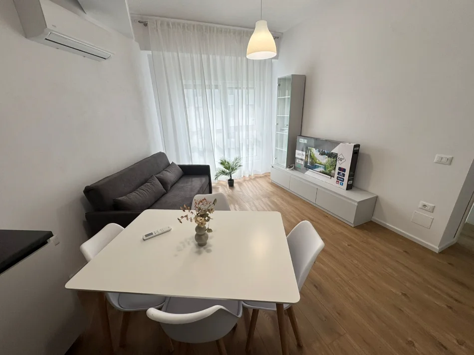 Tirane, jepet me qera apartament 1+1 Kati 6, (Ali Demi)