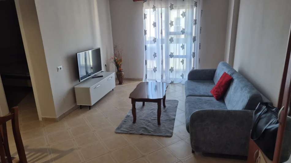 Tirane, jepet me qera apartament 1+1+Ballkon Kati 8, 52 m² 400 € (Rruga 5 Maji, Tirane)