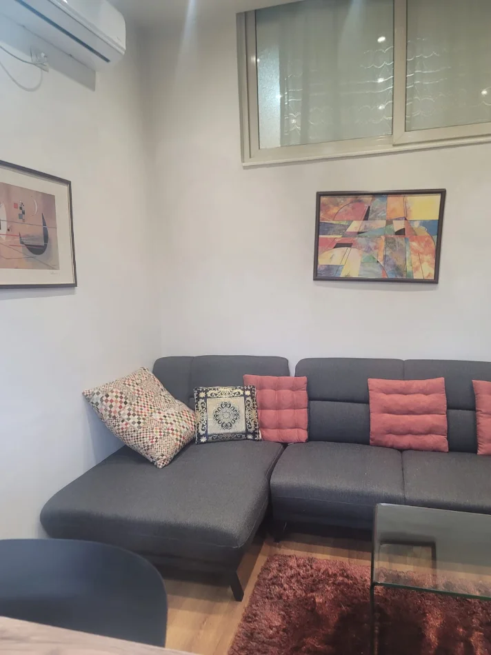 Tirane, jepet me qera apartament 1+1+Ballkon Kati 1, 62 m² 600 € 