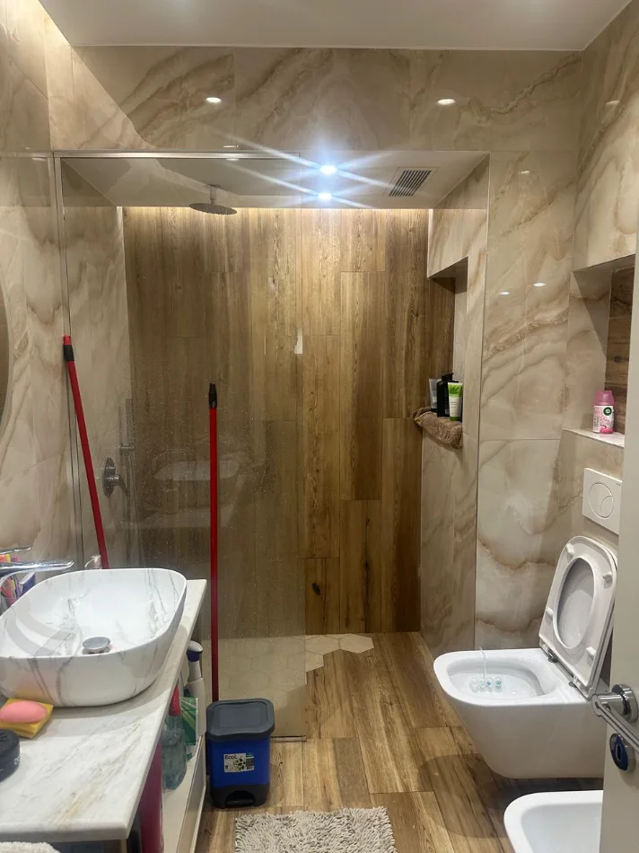 Tirane, jepet me qera apartament 2+1+Ballkon , 60,000 Leke ,95 m² (Astir)