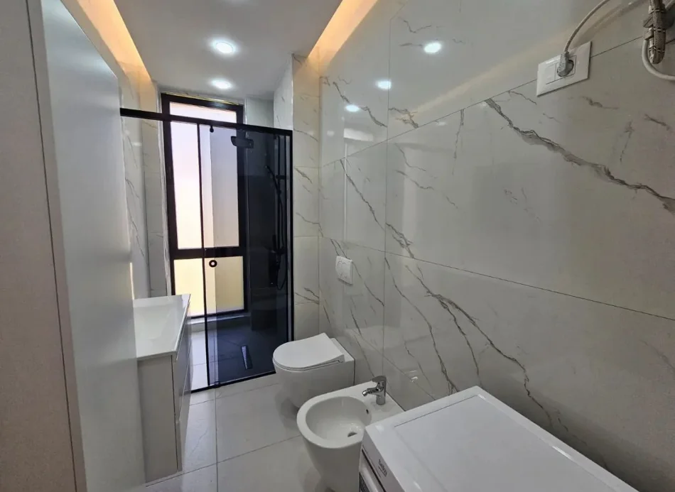 Tirane, jepet me qera apartament 1+1 Kati 6, 650 € (bulevardi i ri)