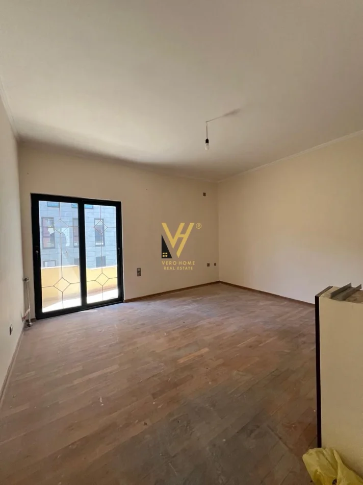 Tirane, jepet me qera Vile 3 Katshe Kati 0, 500 m² 3.500 € (KOPSHTI ZOOLOGJIK)