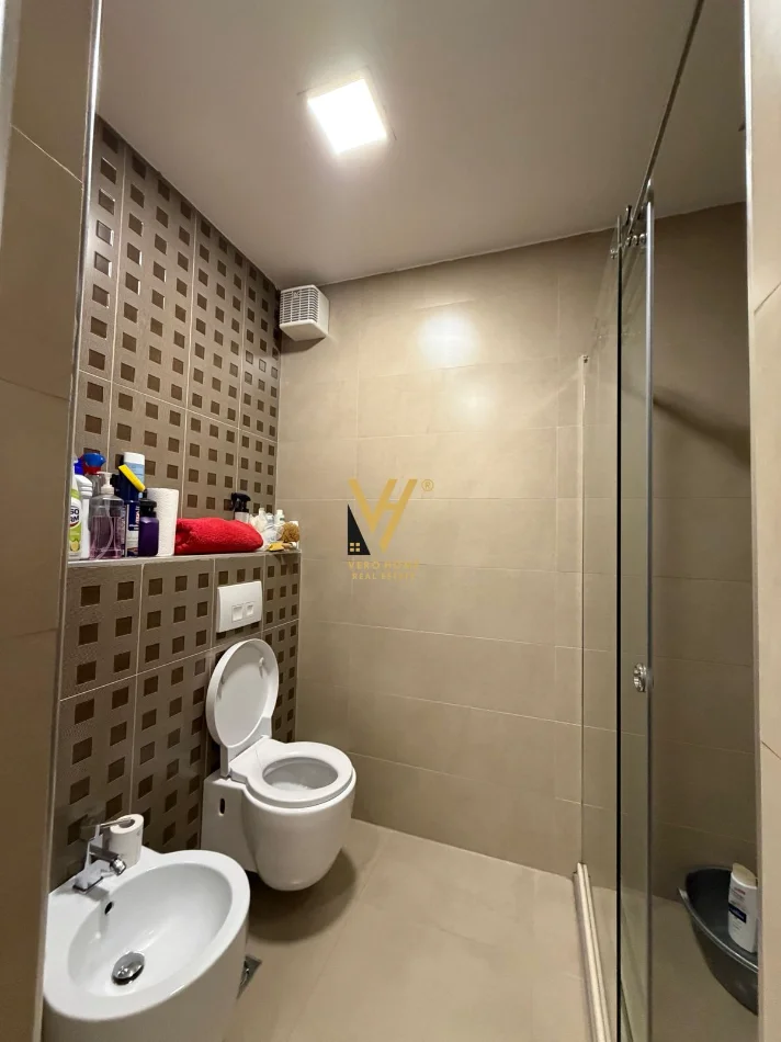 Tirane, shitet apartament 3+1+Ballkon Kati 7, 131 m² 367.000 € (KOMUNA E PARISIT)