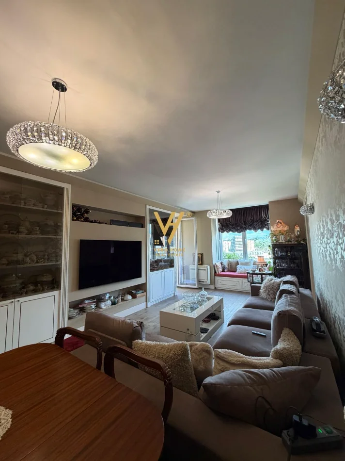 Tirane, shitet apartament 3+1+Ballkon Kati 7, 131 m² 367.000 € (KOMUNA E PARISIT)