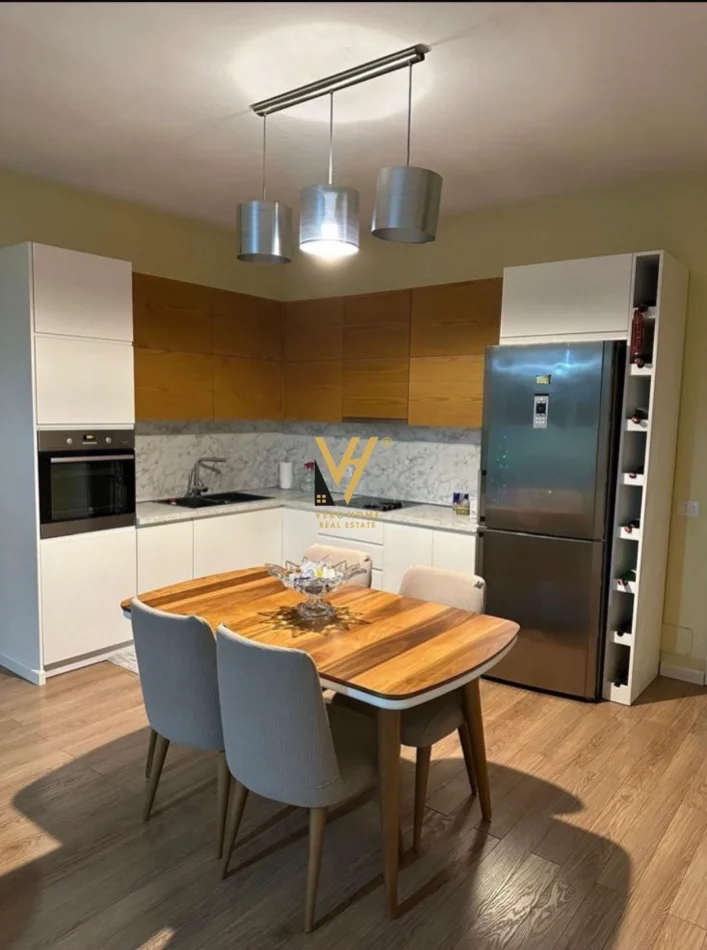 Tirane, jepet me qera shtepi 2+1+Ballkon Kati 2, 130 m² 600 € (INSTITUT)