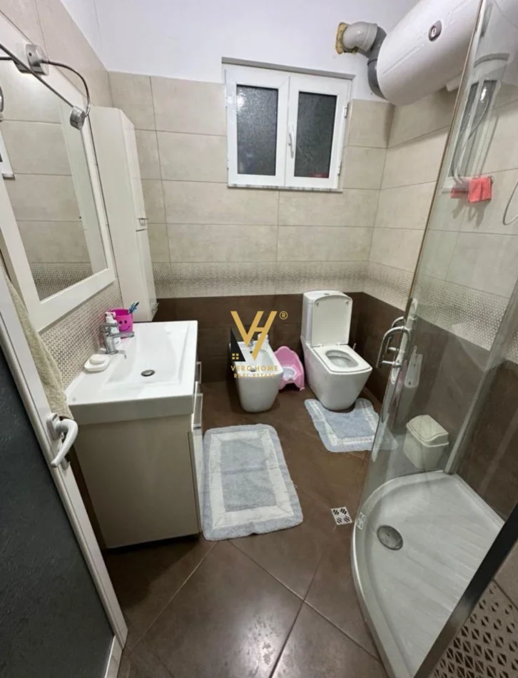 Tirane, jepet me qera shtepi 2+1+Ballkon Kati 2, 130 m² 600 € (INSTITUT)