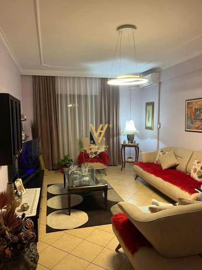 Tirane, jepet me qera apartament 2+1+Ballkon Kati 5, 110 m² 770 € (RRUGA E KAVAJES)