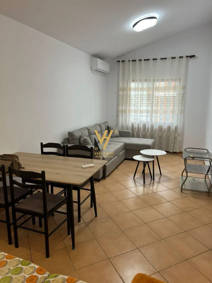 Tirane, jepet me qera apartament 1+1+Ballkon Kati 4, 90 m² 570 € (SELITE)