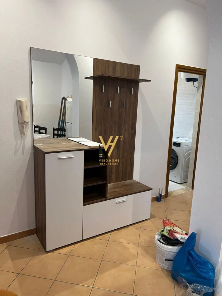 Tirane, jepet me qera apartament 1+1+Ballkon Kati 4, 90 m² 570 € (SELITE)