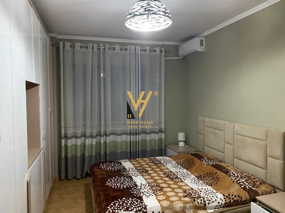 Tirane, jepet me qera apartament 2+1+Ballkon Kati 8, 95 m² 670 € (PALLATI ME SHIGJETA)