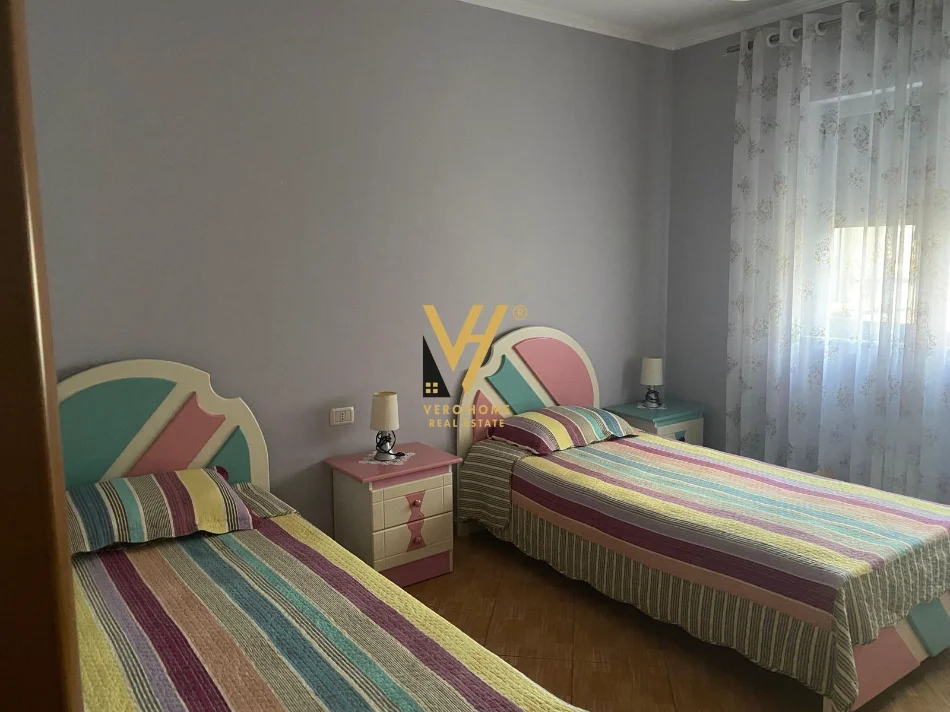 Tirane, jepet me qera apartament 2+1+Ballkon Kati 8, 95 m² 670 € (PALLATI ME SHIGJETA)