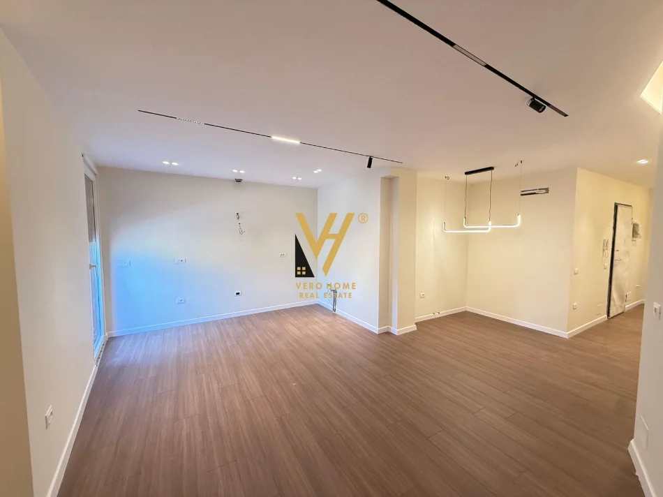 Tirane, shitet apartament 2+1+Ballkon Kati 4, 84 m² 235.000 € (MATERNITETI I RI)