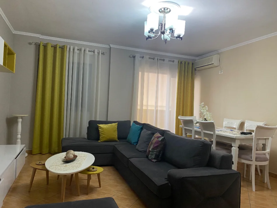 Tirane, jepet me qera apartament 2+1 Kati 8, 91 m² 650 € (Pallati me Shigjeta)
