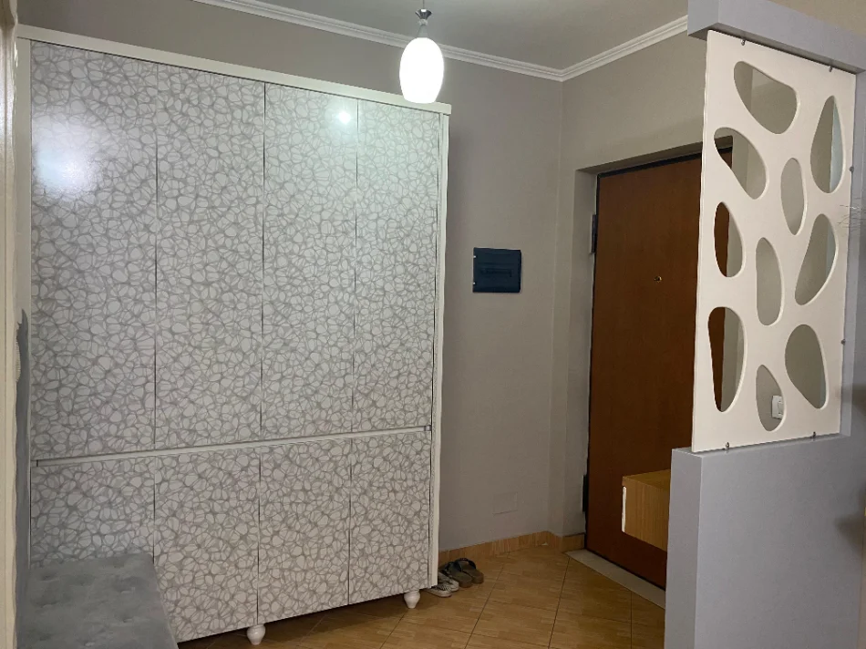 Tirane, jepet me qera apartament 2+1 Kati 8, 91 m² 650 € (Pallati me Shigjeta)