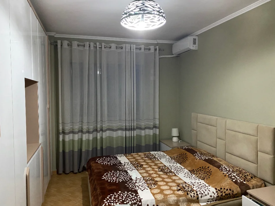 Tirane, jepet me qera apartament 2+1 Kati 8, 91 m² 650 € (Pallati me Shigjeta)