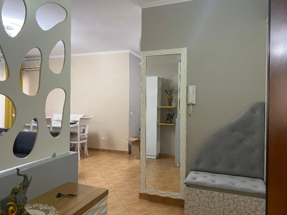 Tirane, jepet me qera apartament 2+1 Kati 8, 91 m² 650 € (Pallati me Shigjeta)