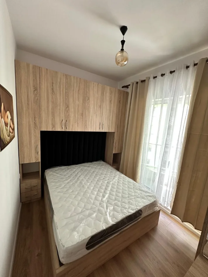 Tirane, jepet me qera apartament 1+1+Ballkon Kati 2, 52 m² 450 € (Kompleksi Kadiu)